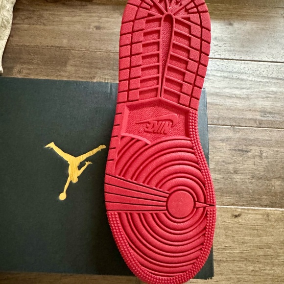 Nike Air Jordan 1 Low Black Red White Sneakers 6Y - Picture 4 of 4